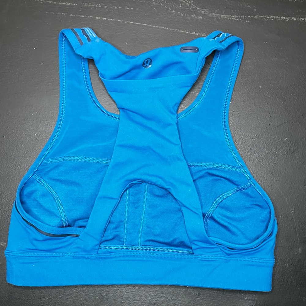 Lululemon High neck running bra with room for phone + headphones